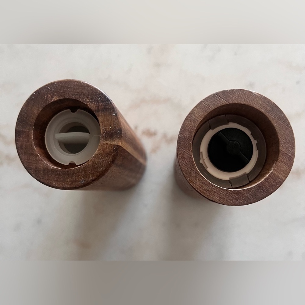 Vintage Wooden Salt Shaker and Pepper Grinder Twist Mechanism Farmcore Country - Picture 3 of 4